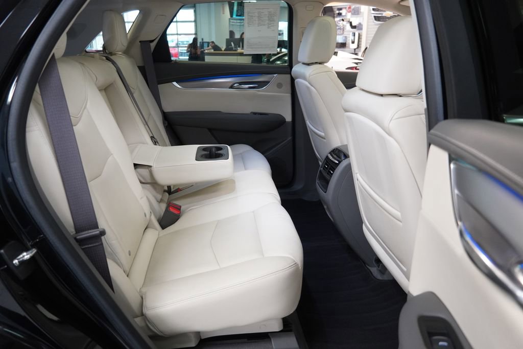 Used 2017 Cadillac XT5 Premium Luxury w/ Advanced Security Package AWD/4WD image 32