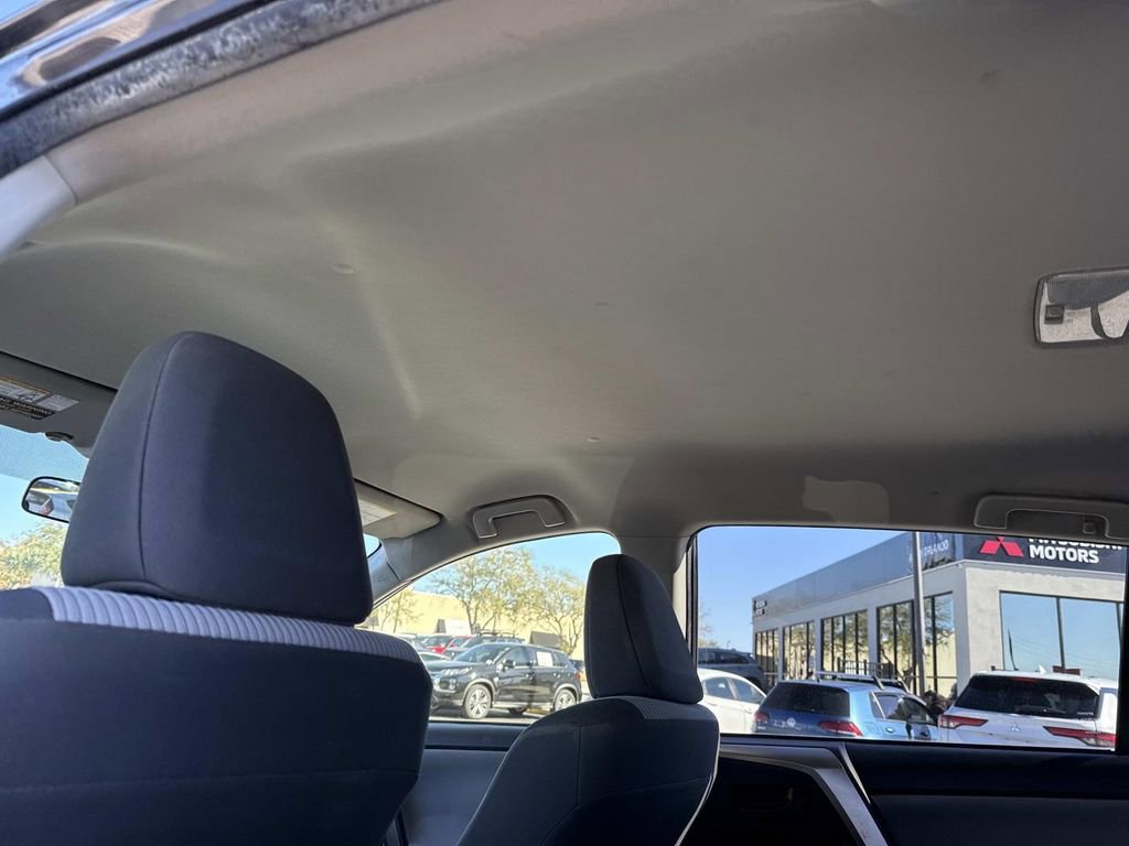 Used 2015 Toyota RAV4 LE image 18