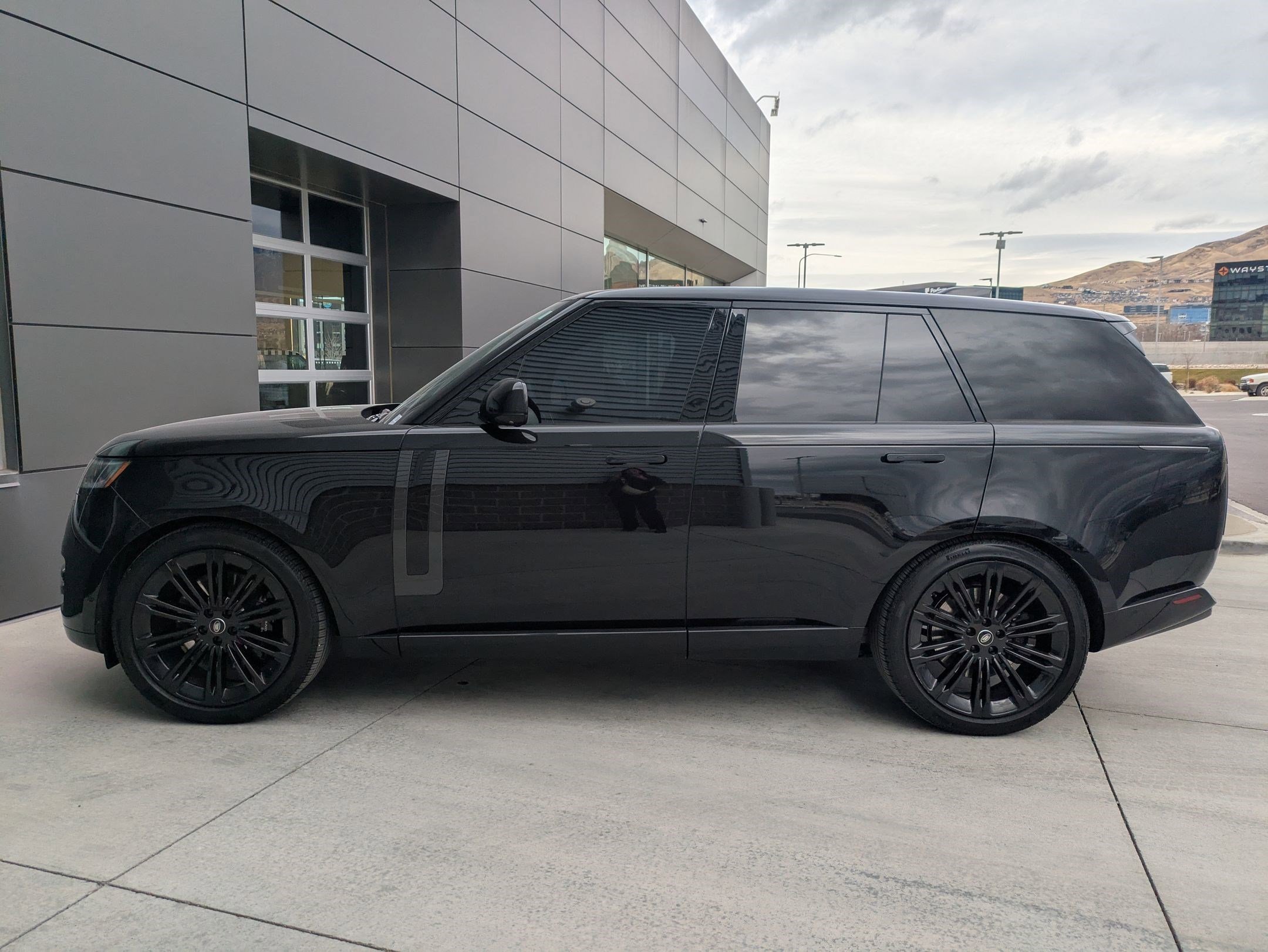 Used 2024 Land Rover Range Rover SE image 11