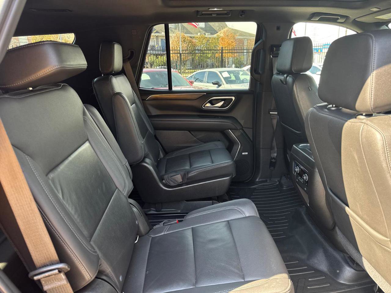 Used 2021 Chevrolet Tahoe LT w/ Luxury Package image 15