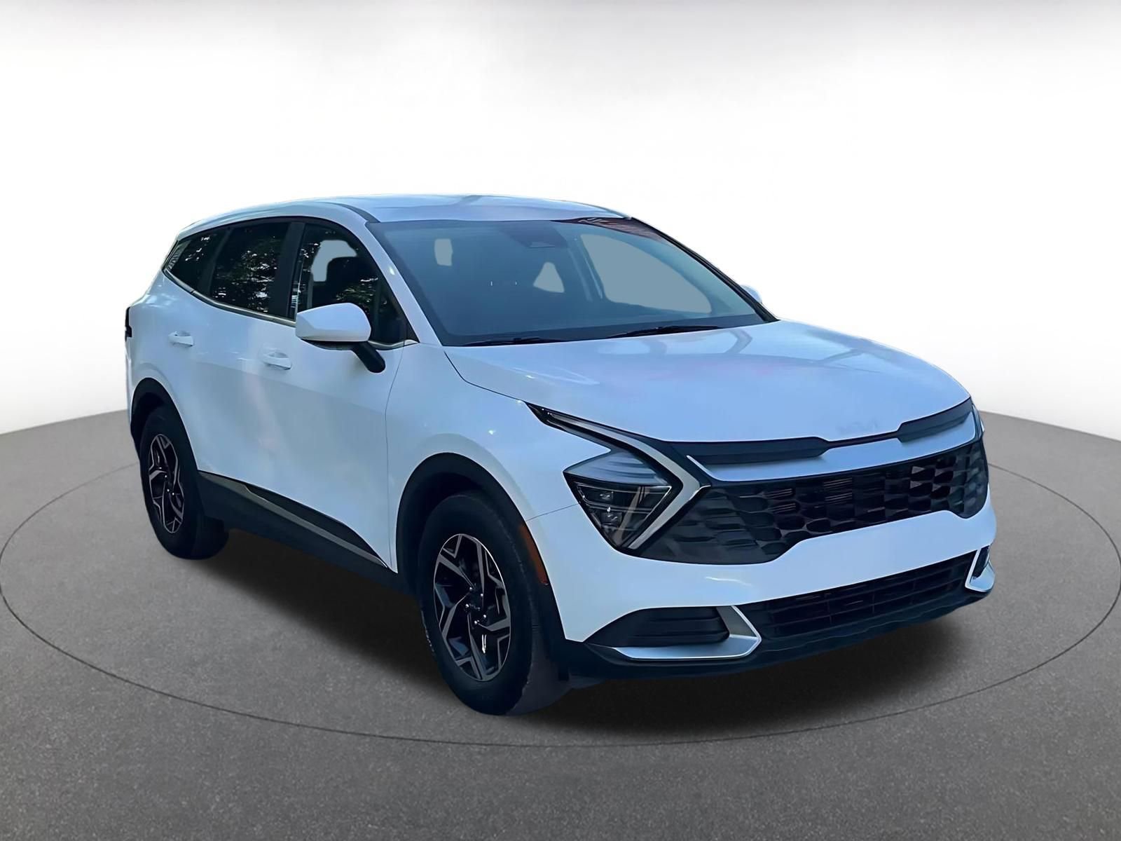 Used 2025 Kia Sportage LX FWD image 3