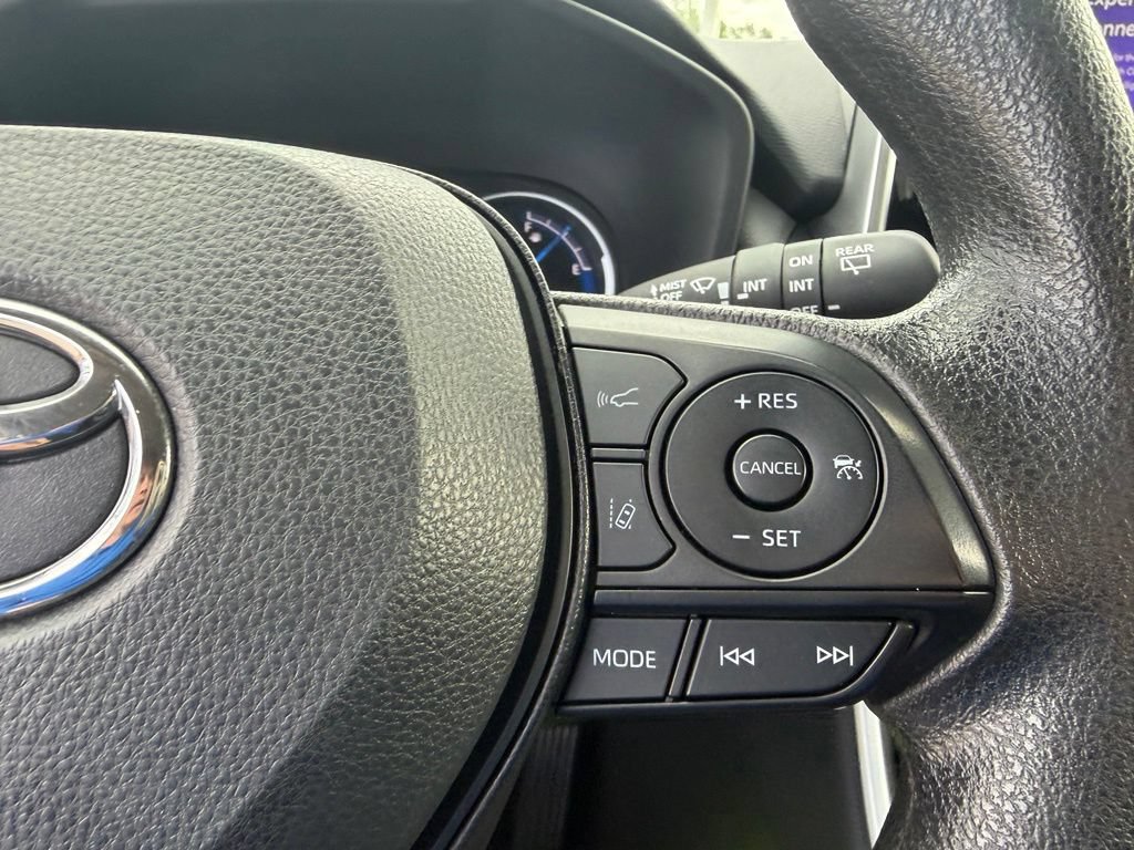 Used 2025 Toyota RAV4 XLE AWD/4WD image 18