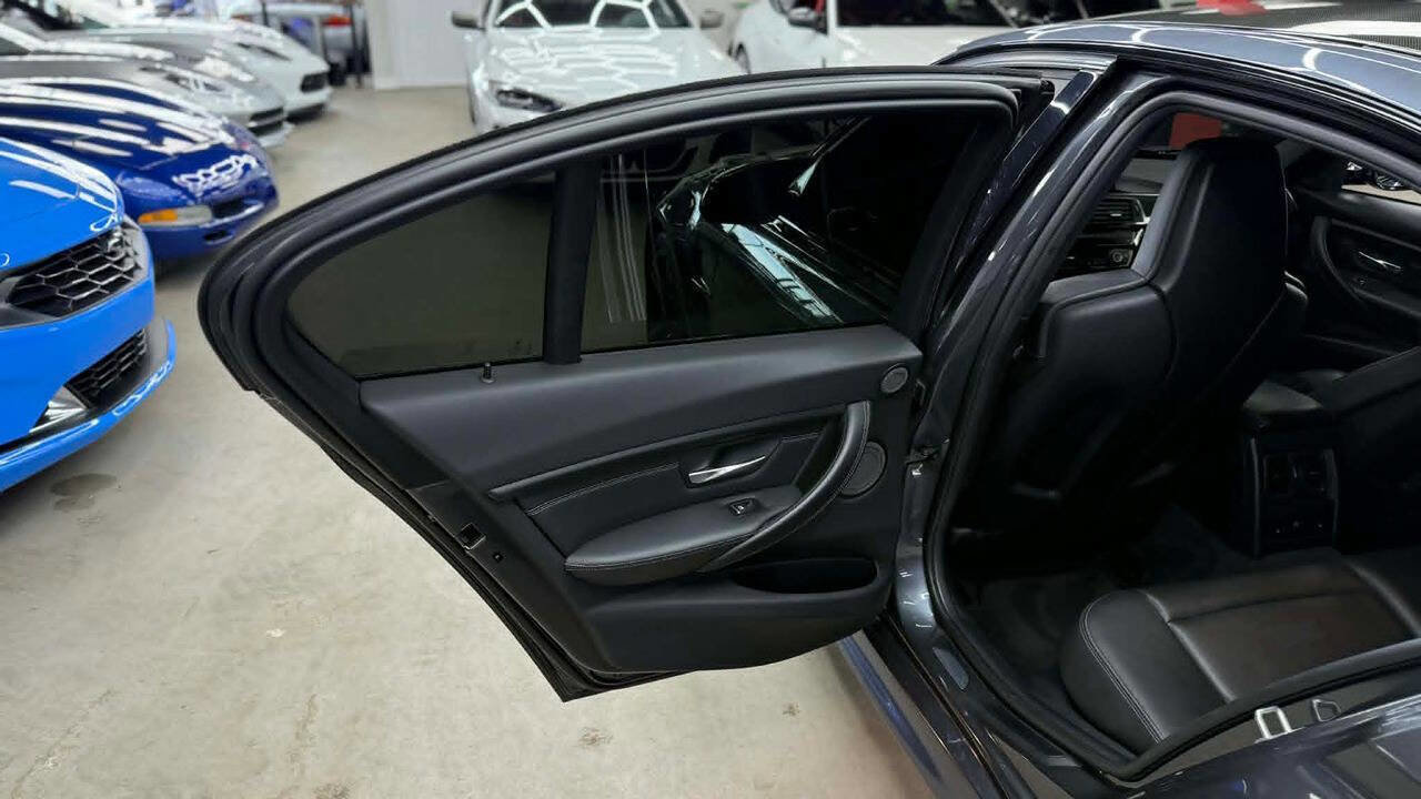 Used 2018 BMW M3 RWD image 16