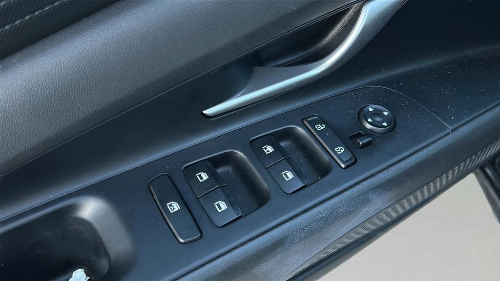 Certified 2025 Hyundai Elantra SE image 10