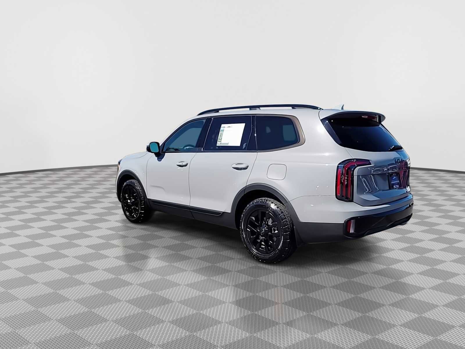 Used 2025 Kia Telluride AWD image 6
