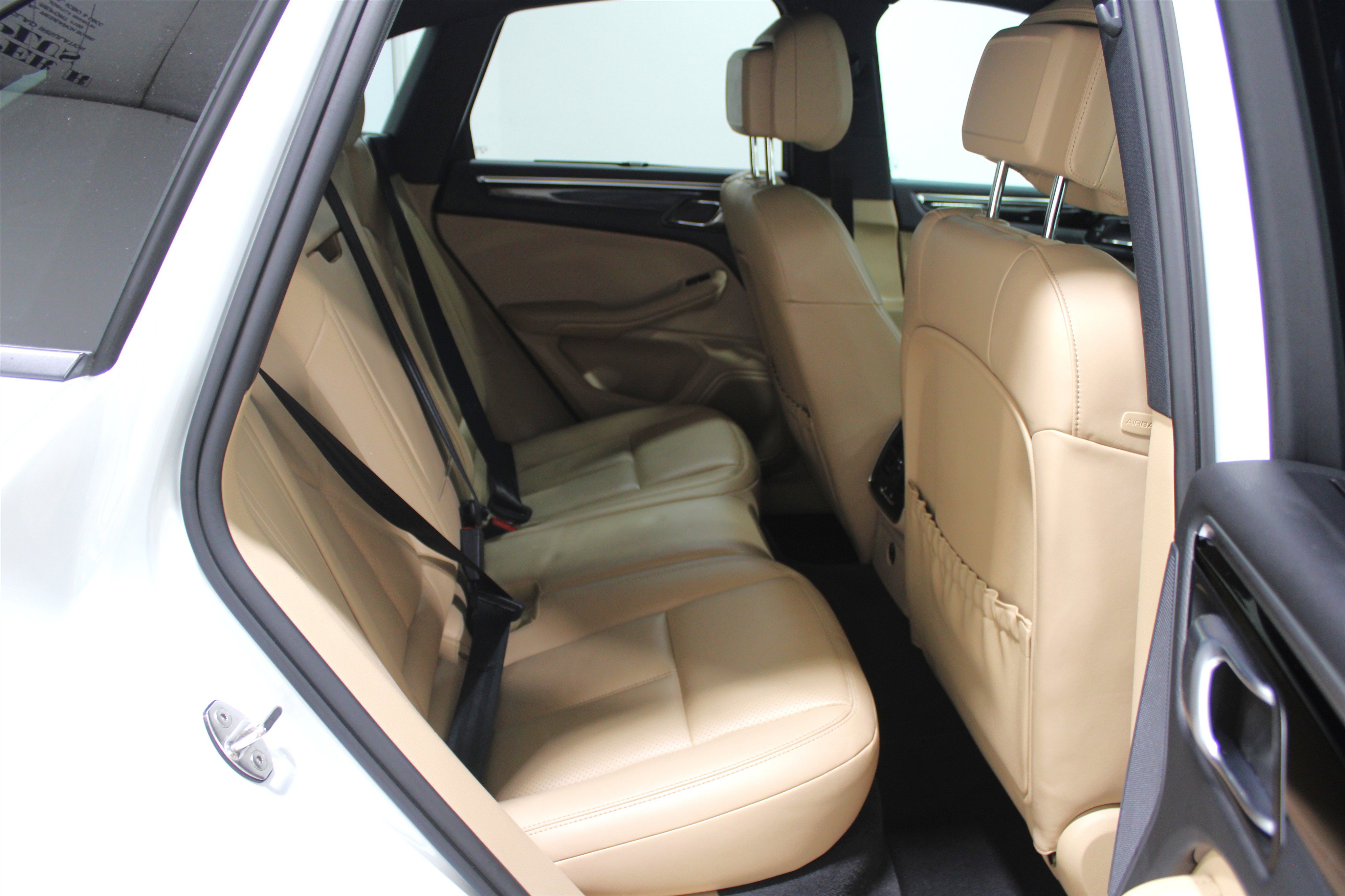 Used 2024 Porsche Macan Turbo image 23