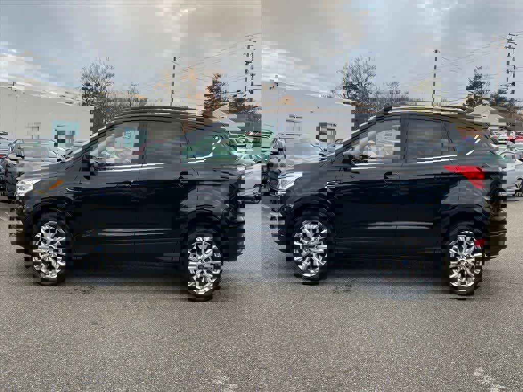 Used 2019 Ford Escape SEL image 2