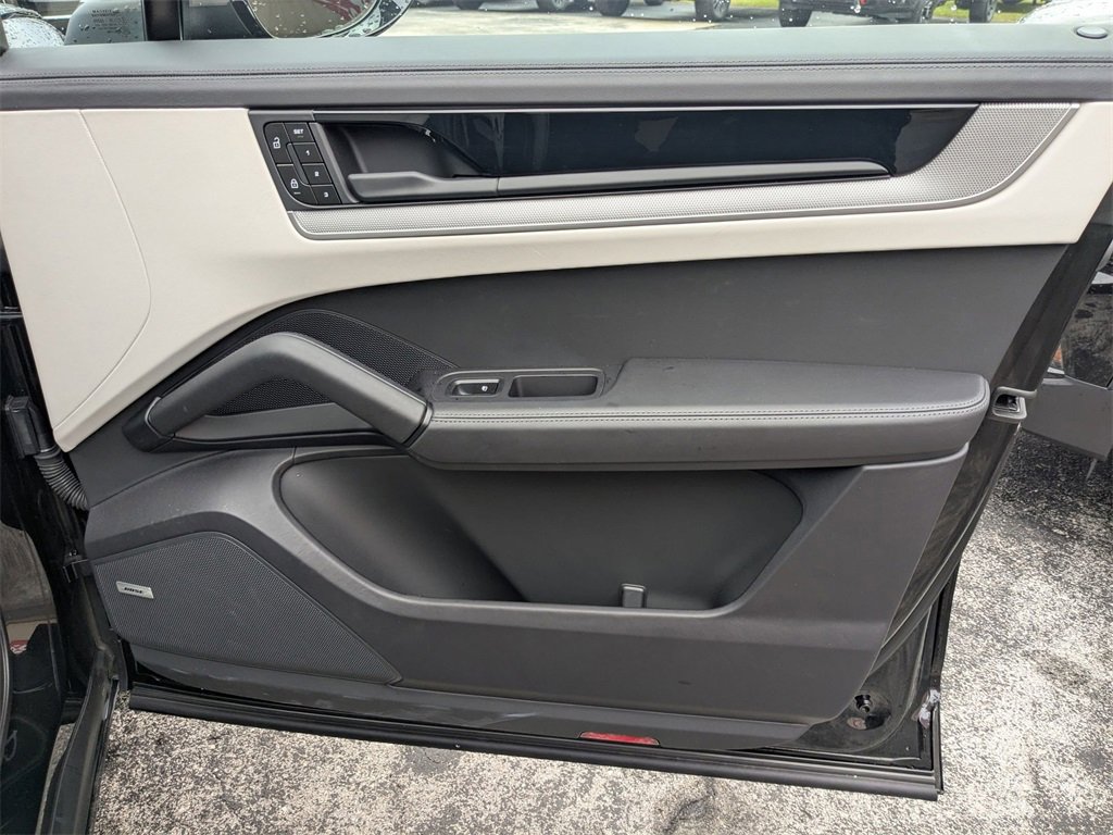Used 2024 Porsche Cayenne S image 30