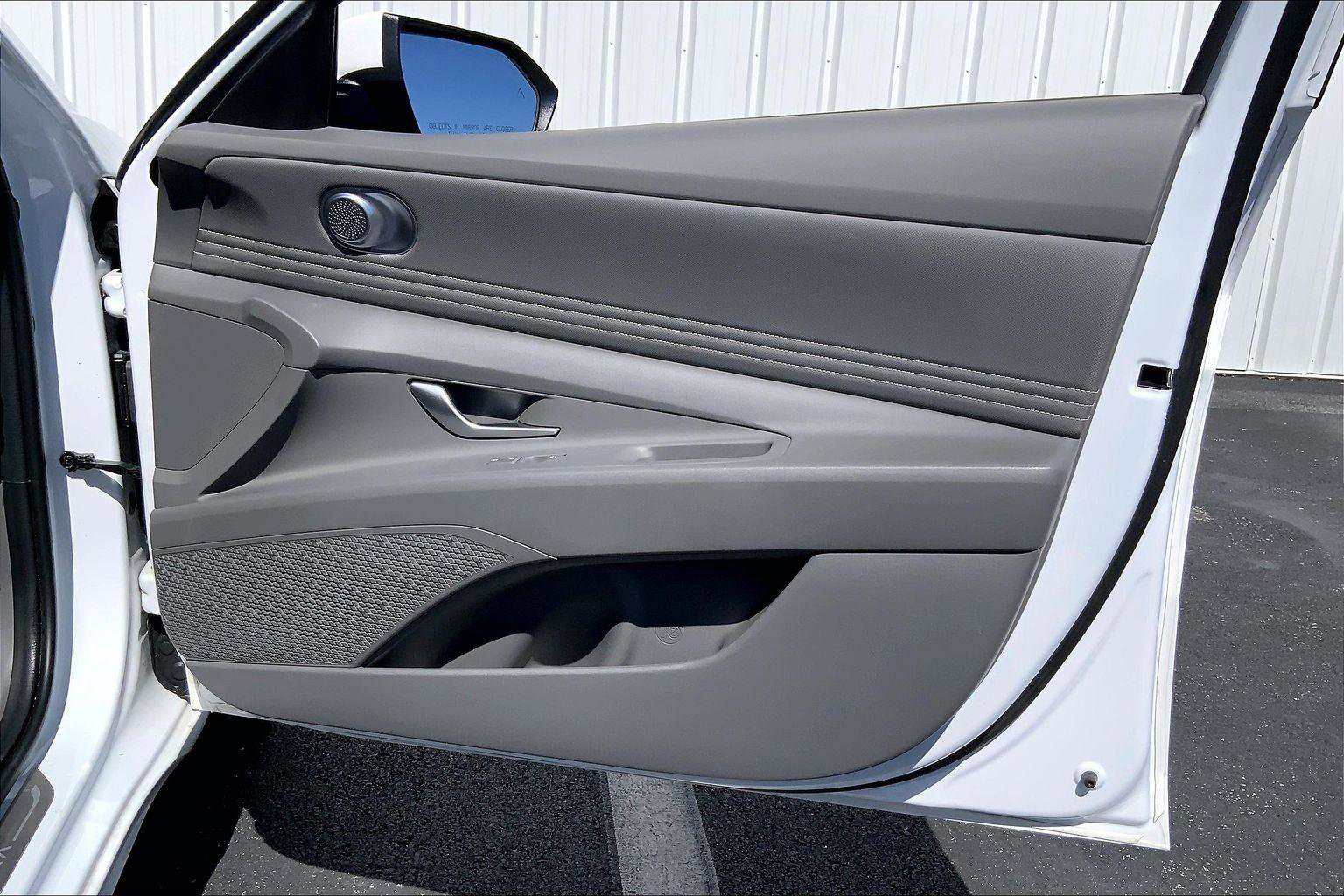 Used 2024 Hyundai Elantra SEL w/ Convenience Package image 22