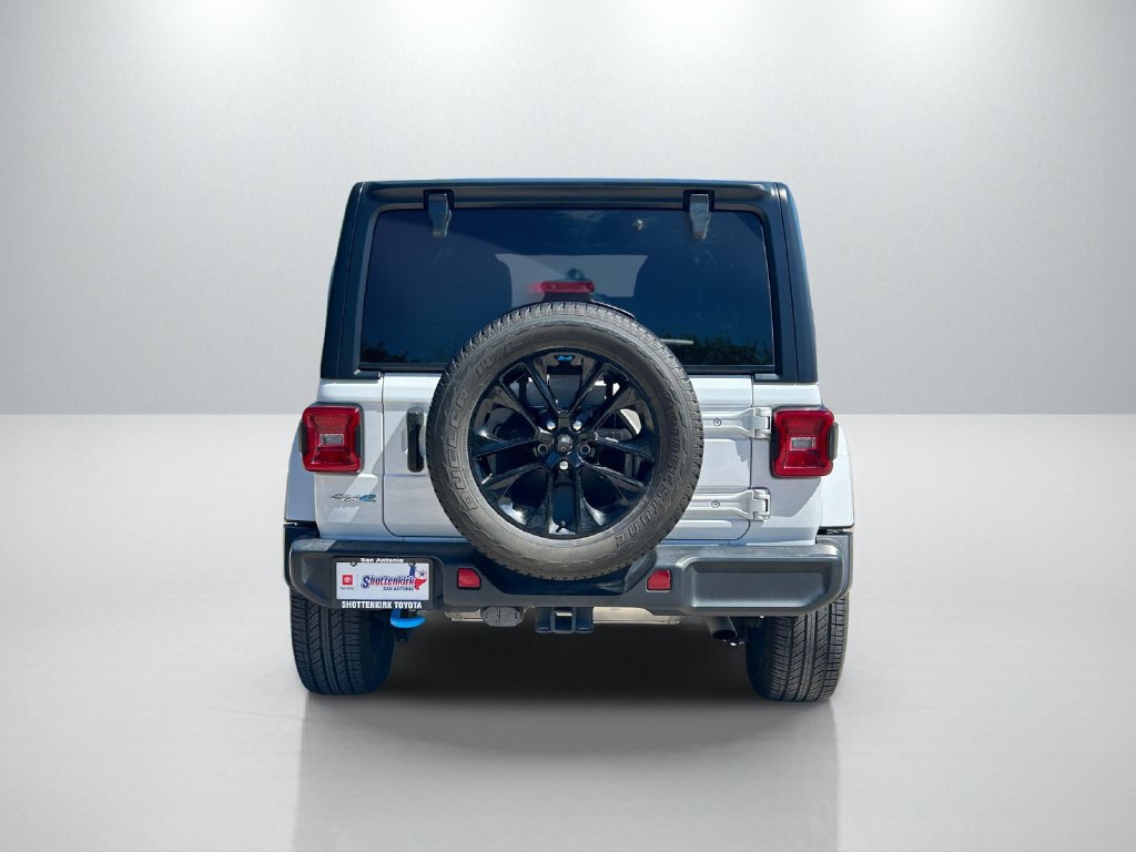 Used 2022 Jeep Wrangler Unlimited Sahara AWD/4WD image 6