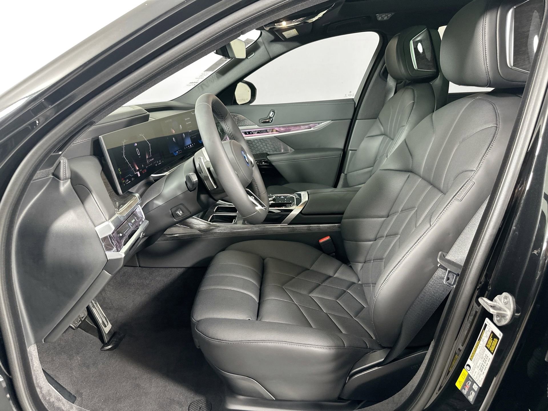 New 2026 BMW 750e xDrive w/ Executive Package image 22