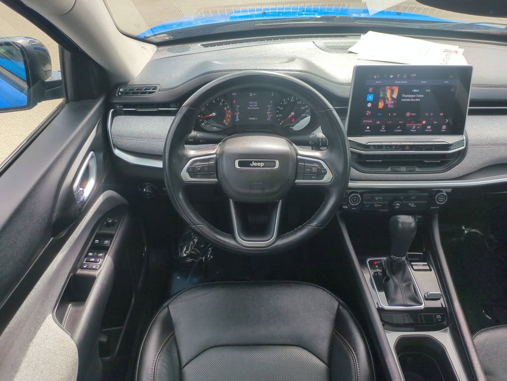 Used 2022 Jeep Compass Latitude w/ Sun and Sound Group AWD/4WD image 17