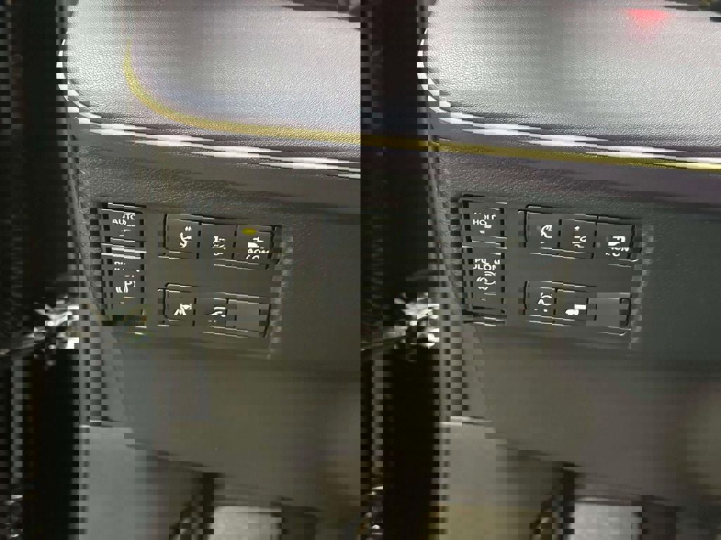 New 2026 Nissan Leaf Platinum+ w/ Floor Mat Package (Platinum+) image 21