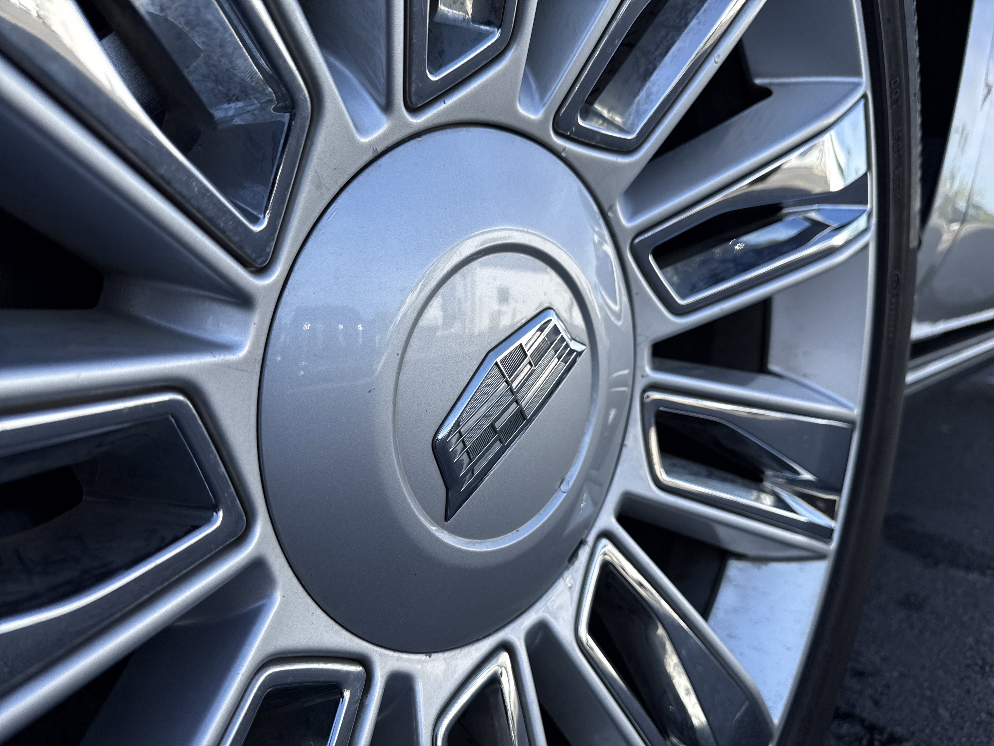 Used 2019 Cadillac Escalade ESV Platinum image 6