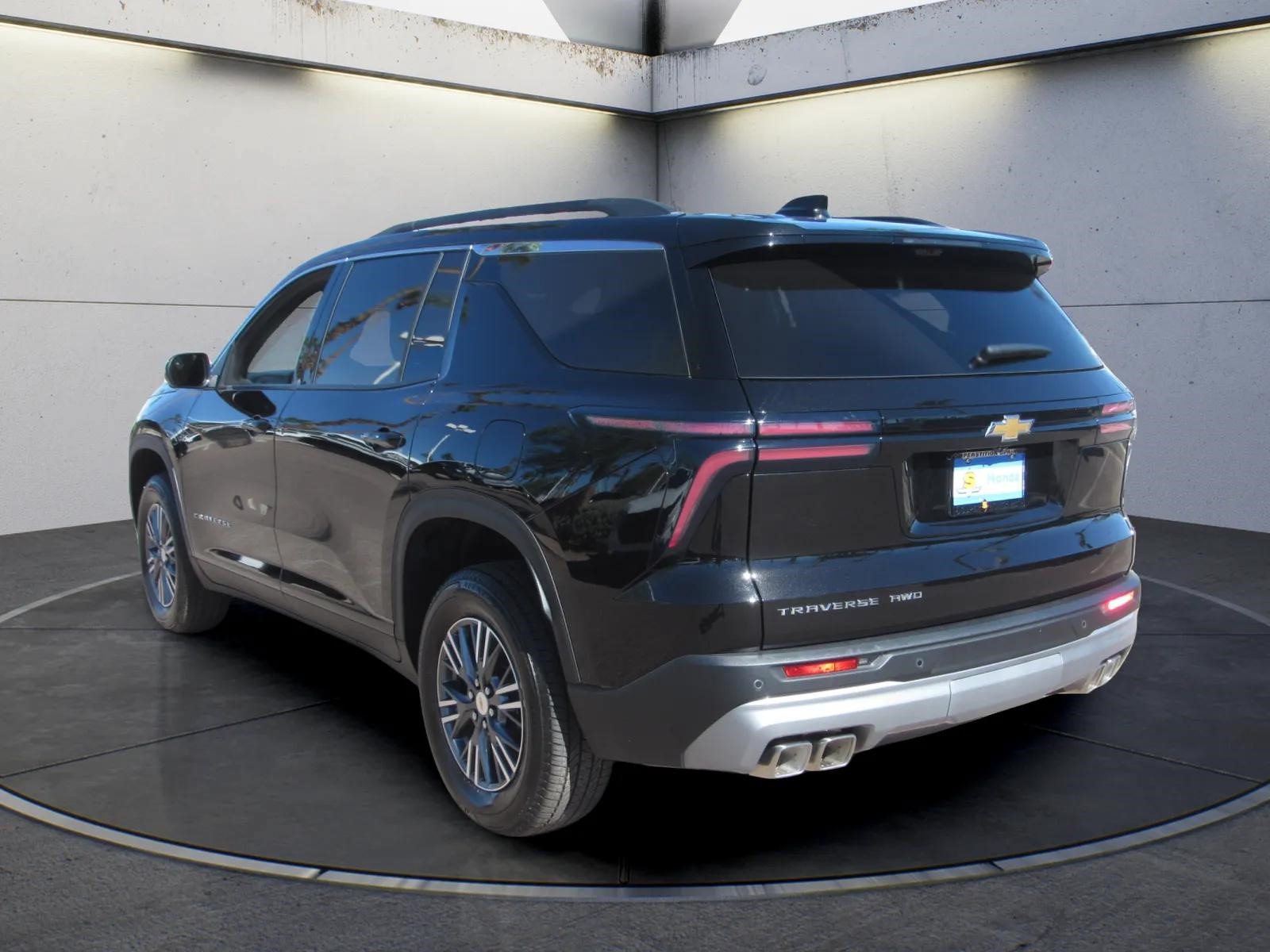 Used 2026 Chevrolet Traverse LT w/ Driver Confidence Package AWD/4WD image 6