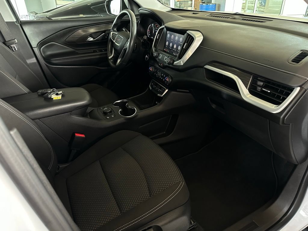 Used 2024 GMC Terrain SLE w/ Driver Convenience Package FWD image 17