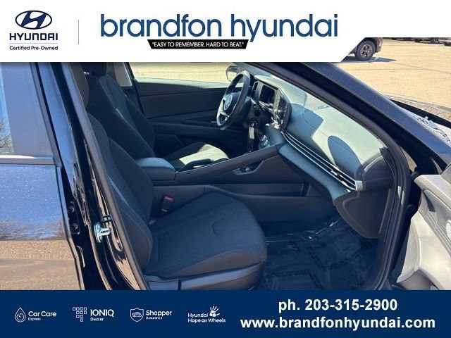 Certified 2026 Hyundai Elantra SE w/ Cargo Package FWD image 27