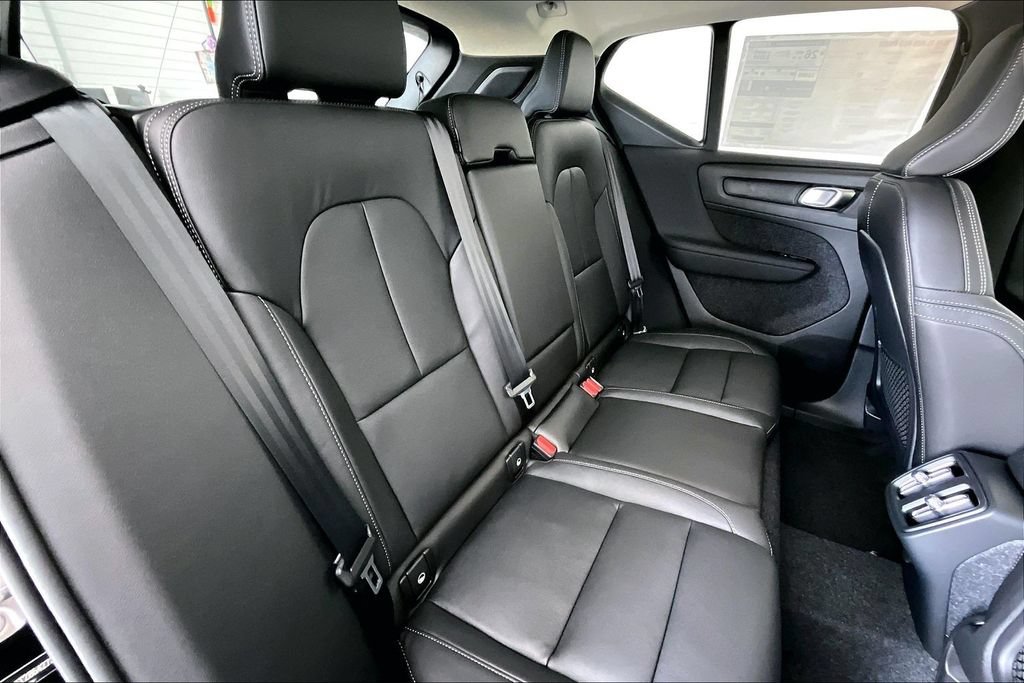 New 2026 Volvo XC40 B5 Core w/ Protection Package Premier AWD/4WD image 8