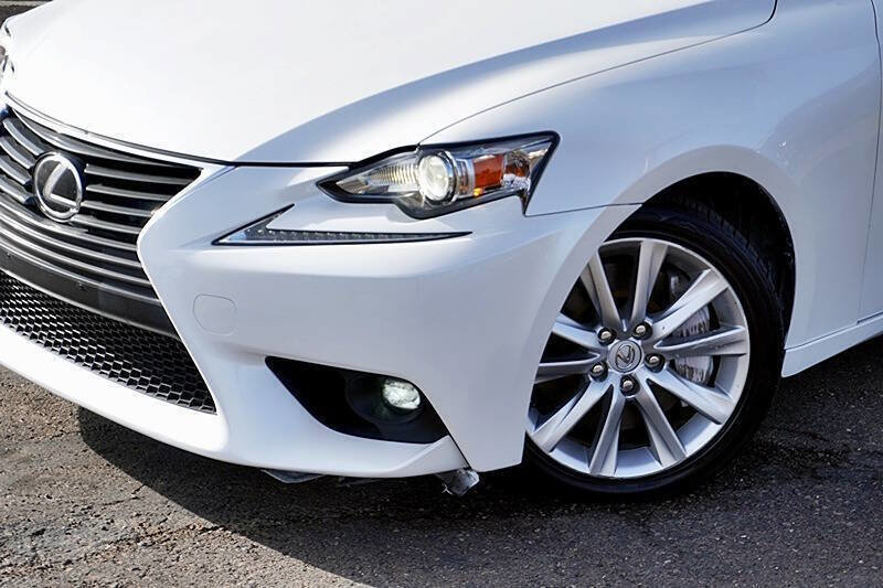 Used 2016 Lexus IS 200t RWD image 4
