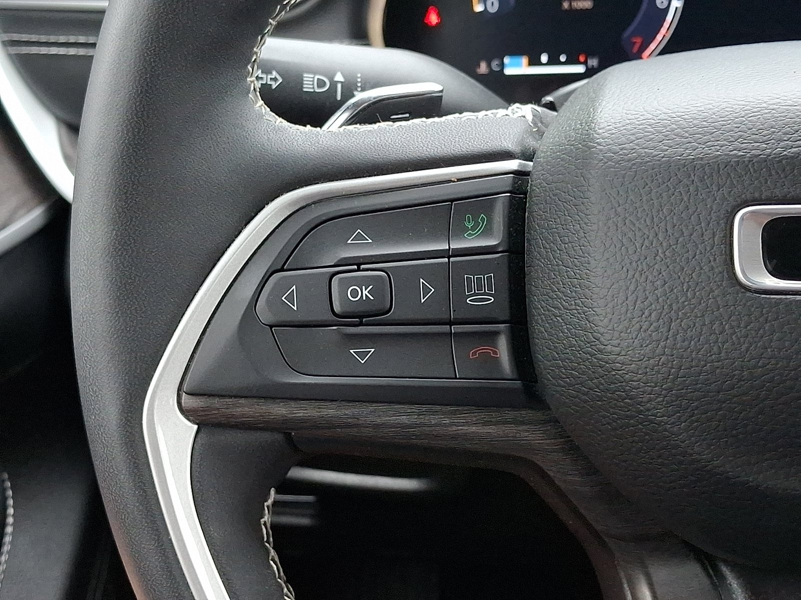 Used 2023 Jeep Grand Cherokee L Limited AWD/4WD image 22