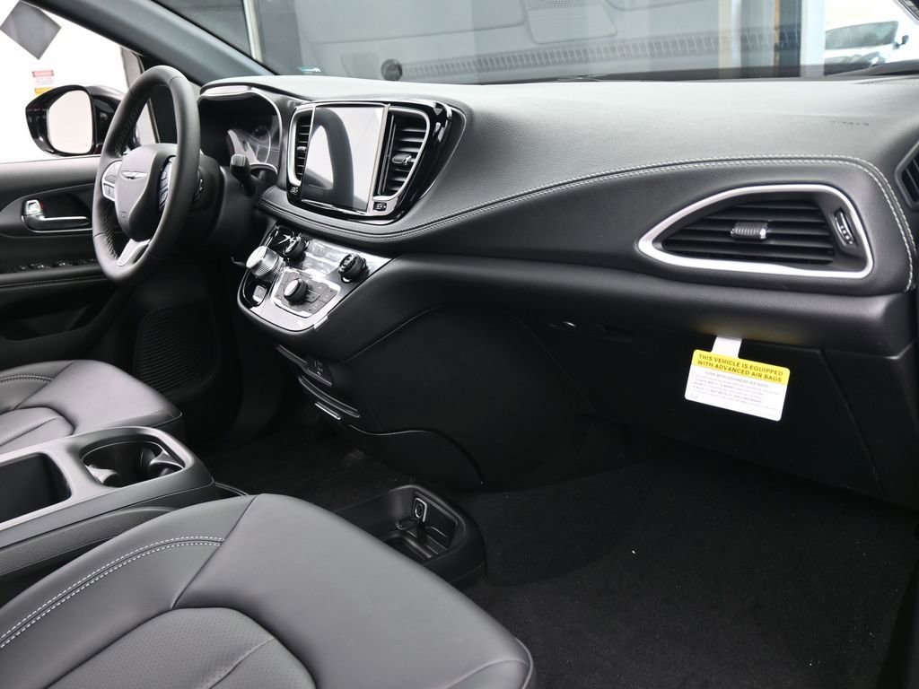 New 2026 Chrysler Pacifica Select image 41