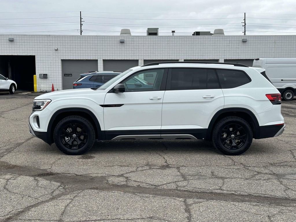 Certified 2025 Volkswagen Atlas Peak Edition SE image 2