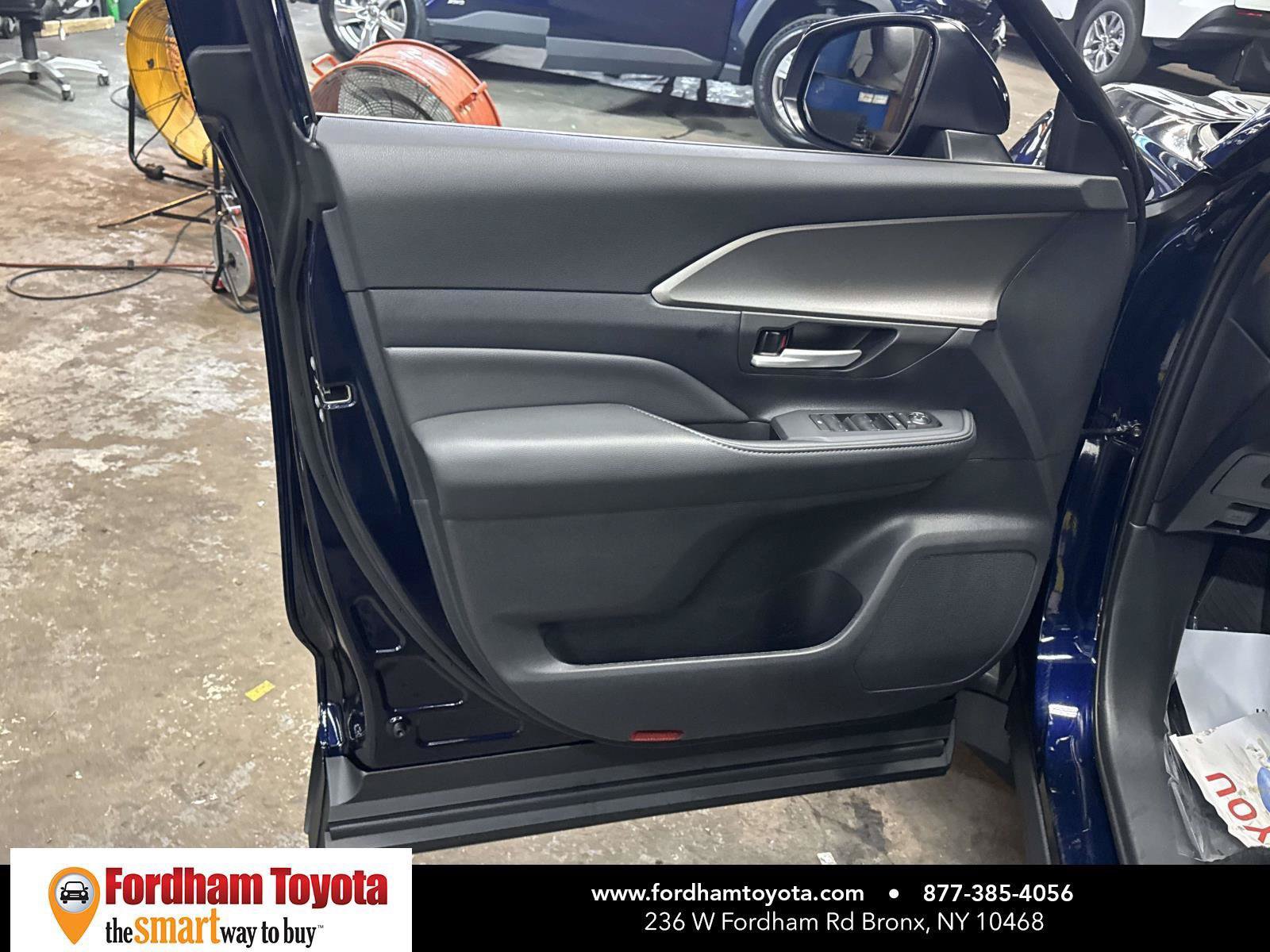 Used 2026 Toyota Grand Highlander AWD image 15