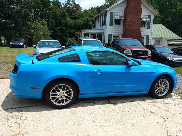 Used 2013 Ford Mustang Premium RWD image 5