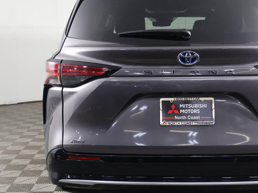 Used 2023 Toyota Sienna Platinum image 18