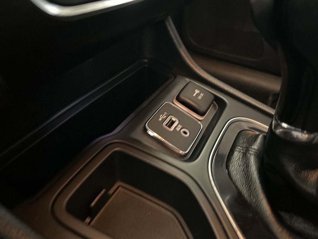 Used 2019 Jeep Cherokee Altitude image 42