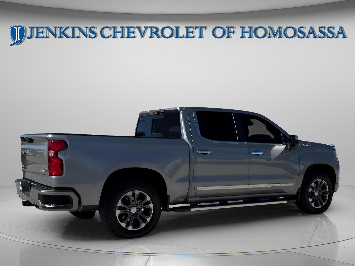 Used 2024 Chevrolet Silverado 1500 High Country w/ Technology Package AWD/4WD image 5