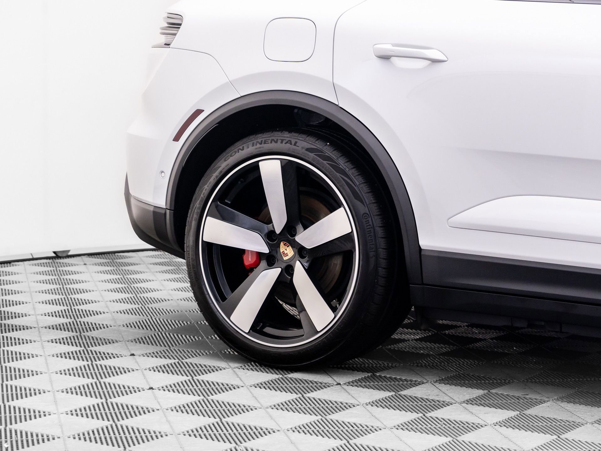 Certified 2025 Porsche Macan 4S Electric image 38