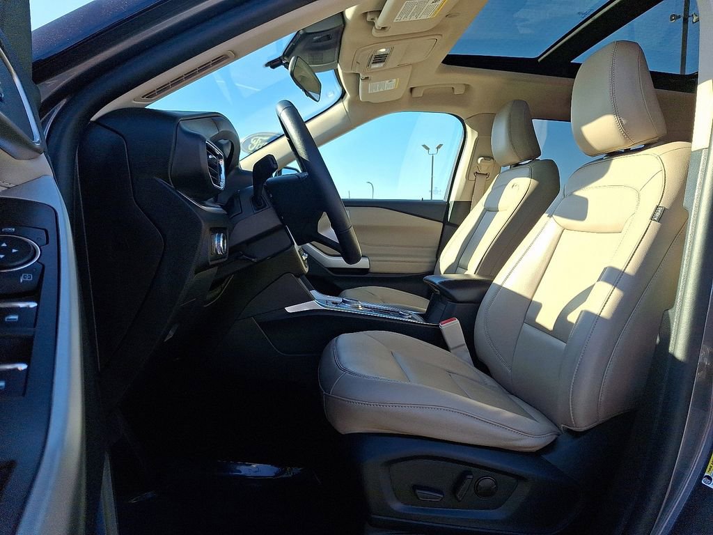 Certified 2023 Ford Explorer XLT w/ Equipment Group 202A image 14
