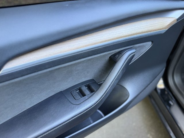 Used 2023 Tesla Model 3 Standard Range RWD image 10