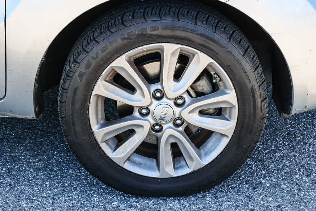 Used 2012 Kia Soul + w/ Audio Pkg FWD image 9