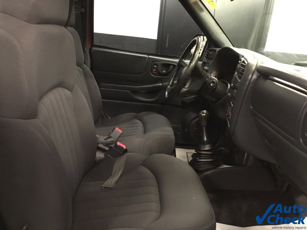 Used 2003 Chevrolet S10 Pickup 2WD Regular Cab image 24