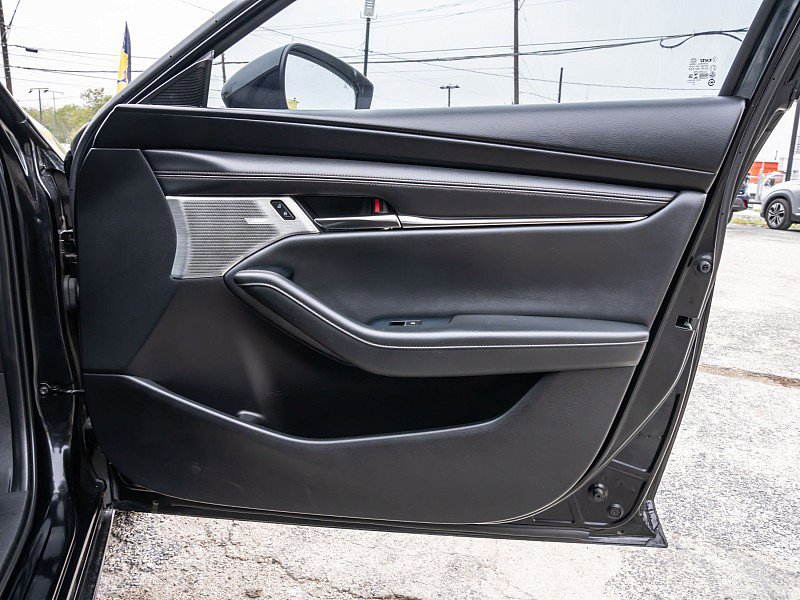 Used 2019 MAZDA MAZDA3 Hatchback w/ Premium Package image 12