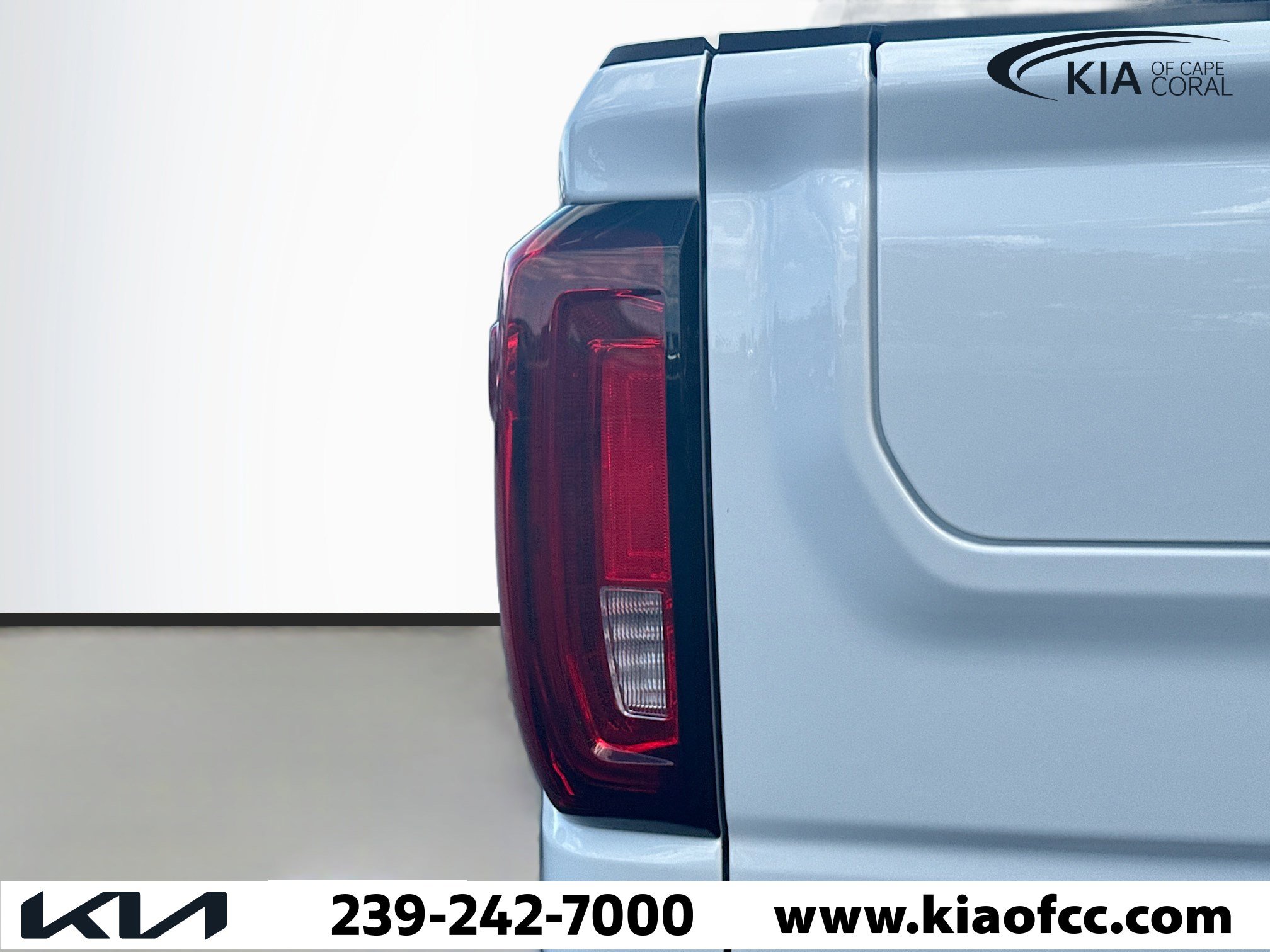 Used 2026 GMC Sierra 1500 SLT AWD/4WD image 9