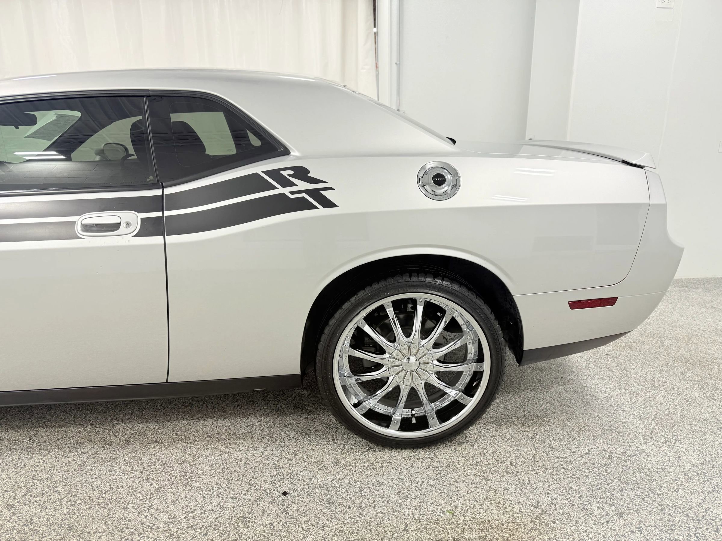 Used 2010 Dodge Challenger R/T image 5