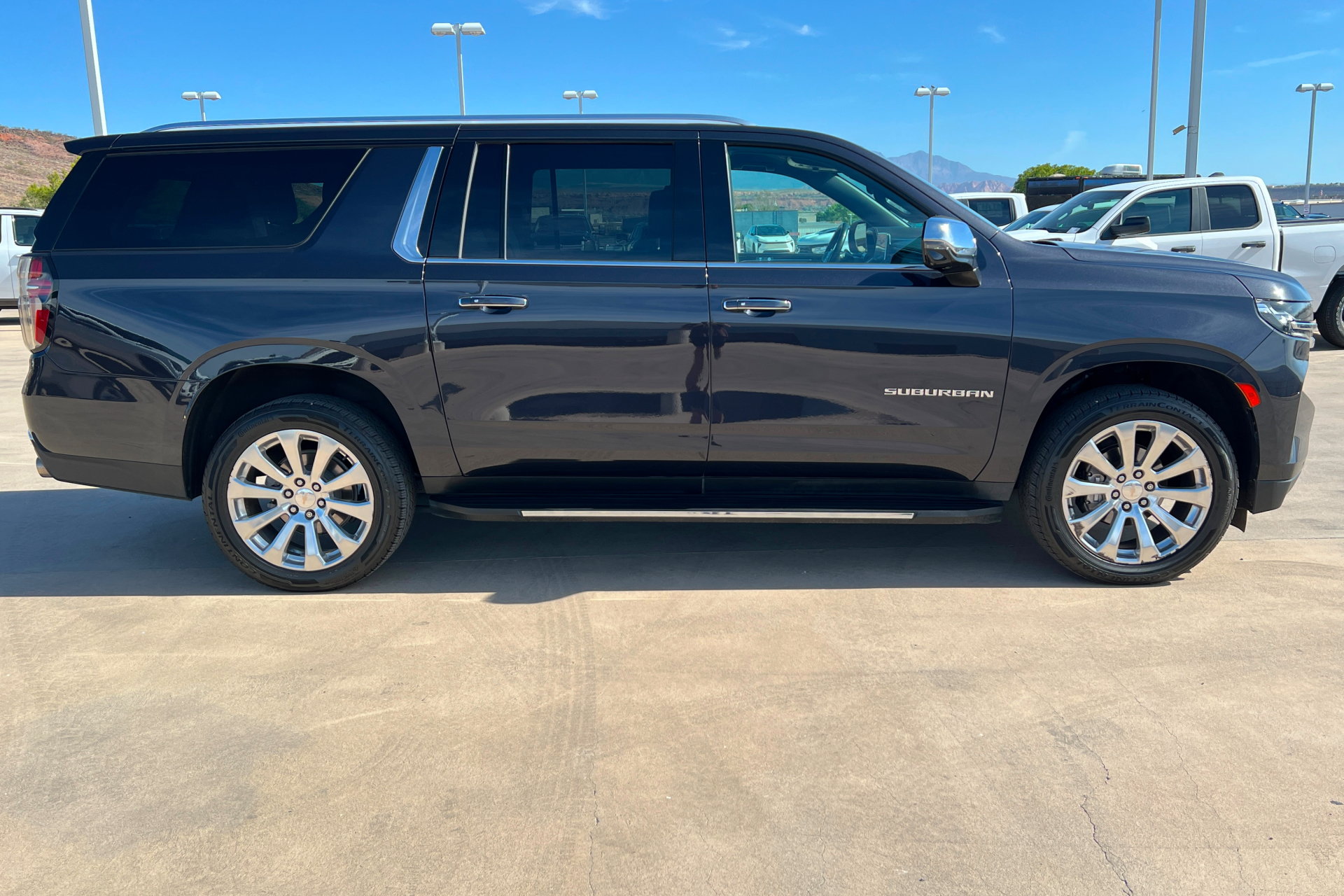 Used 2023 Chevrolet Suburban Premier AWD/4WD image 7