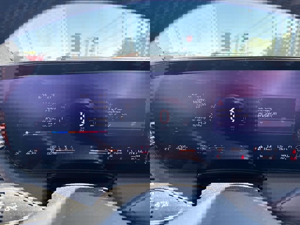 Used 2025 Buick Enclave Preferred AWD/4WD image 22