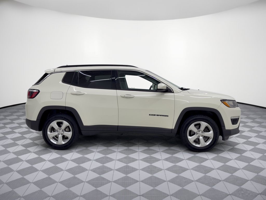 Used 2017 Jeep Compass Latitude w/ Popular Equipment Group AWD/4WD image 8