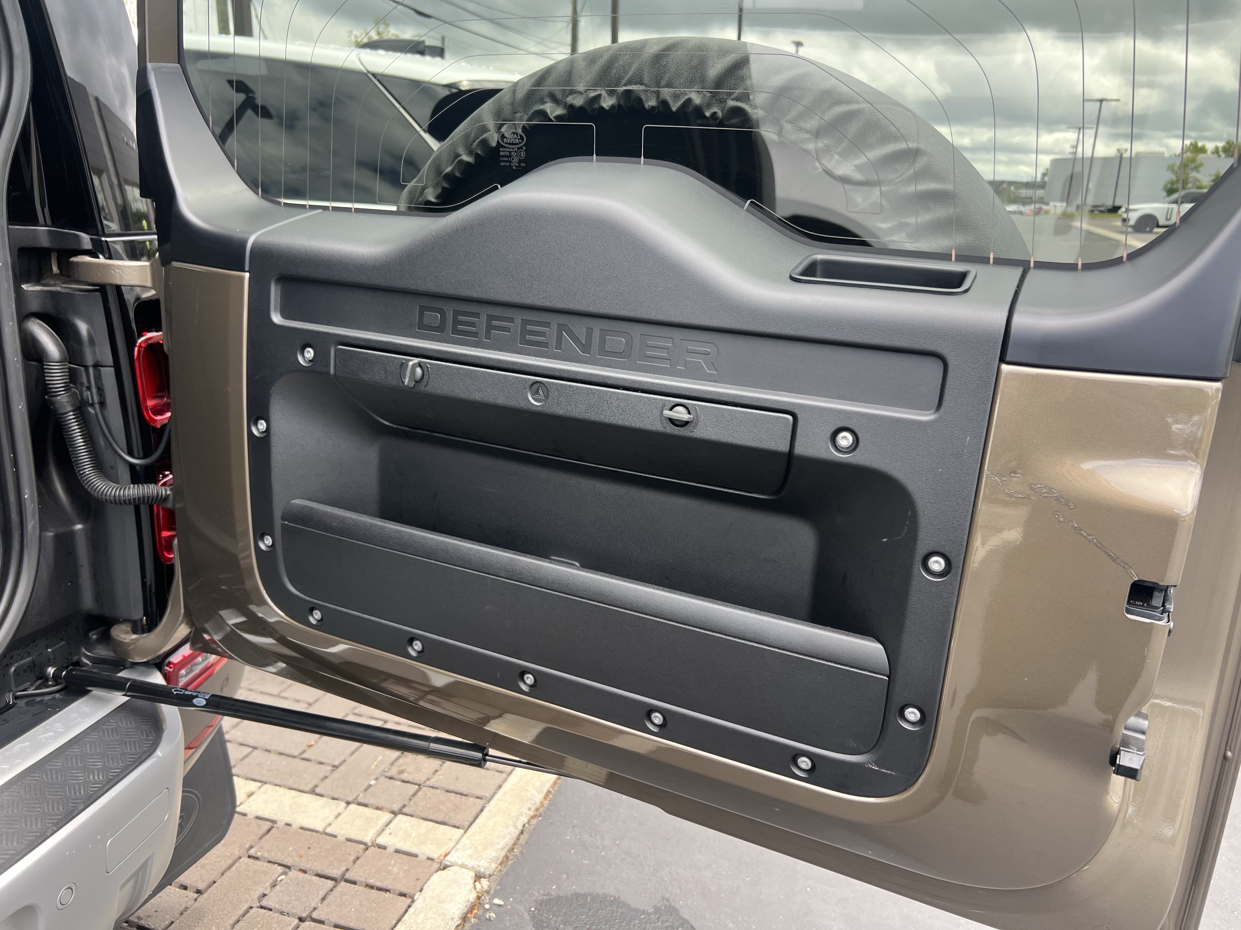 Certified 2023 Land Rover Defender 110 SE AWD/4WD image 35