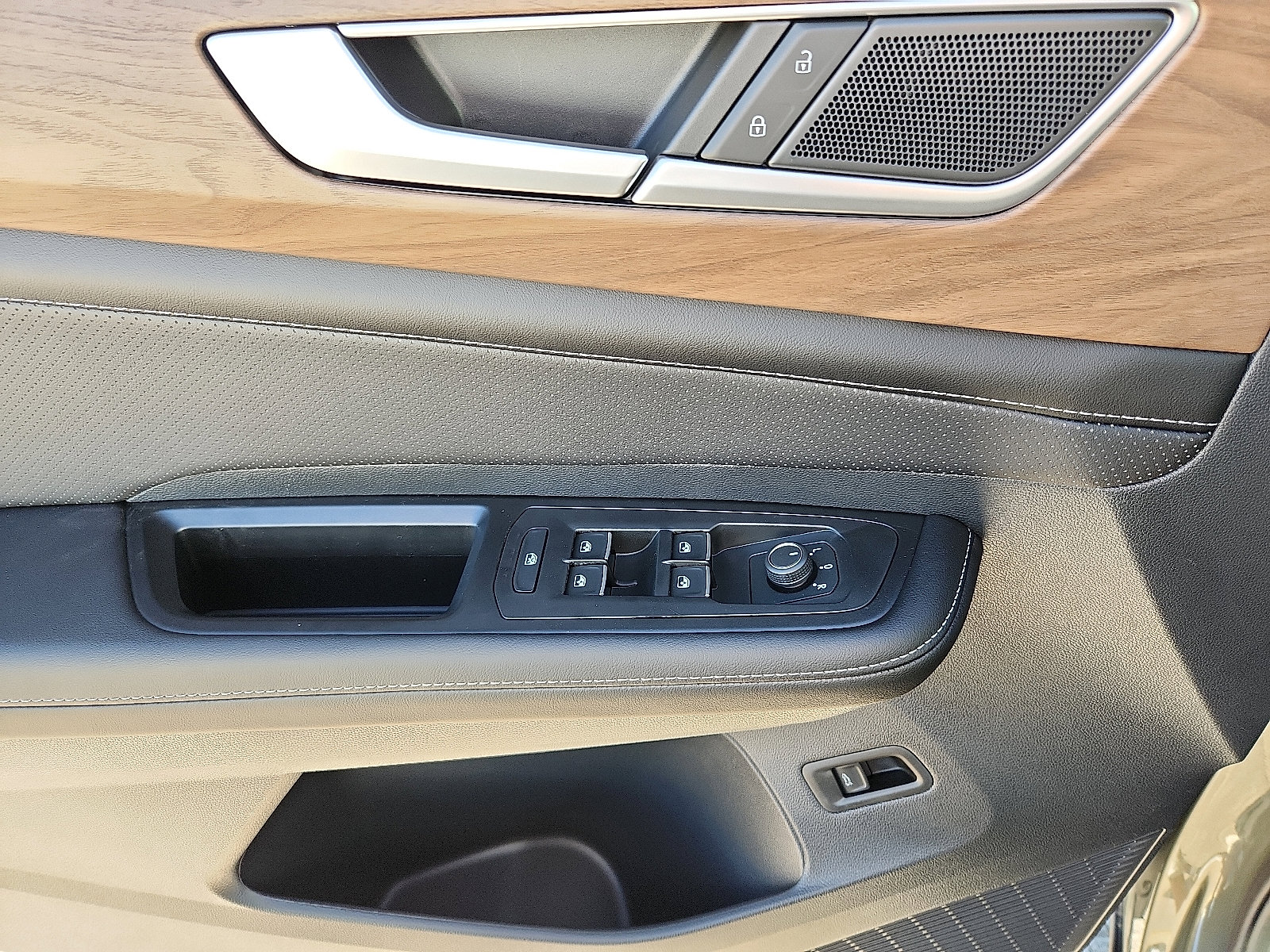 New 2026 Volkswagen Atlas SE image 15