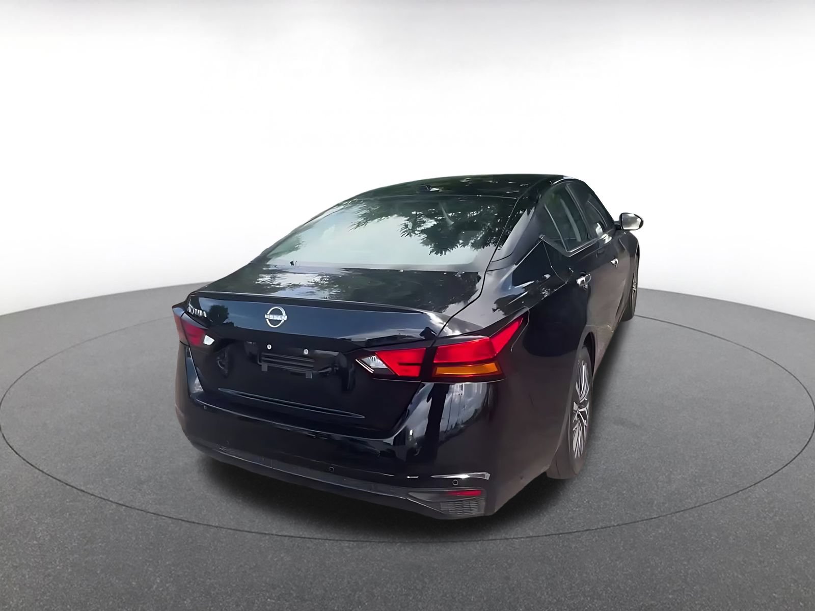 Used 2025 Nissan Altima 2.5 SV FWD image 15