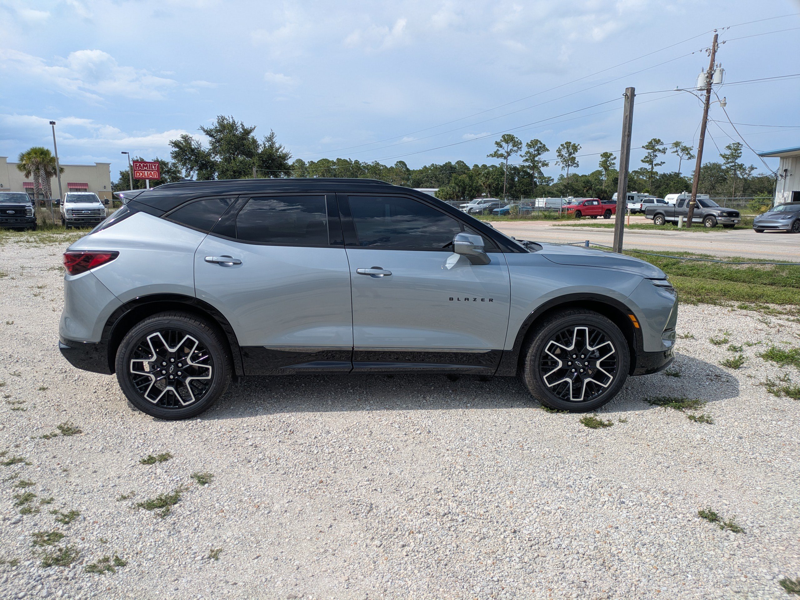 Used 2023 Chevrolet Blazer RS FWD image 3
