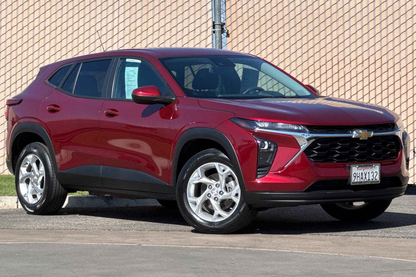 Used 2024 Chevrolet Trax LS w/ LS Convenience Package FWD image 2
