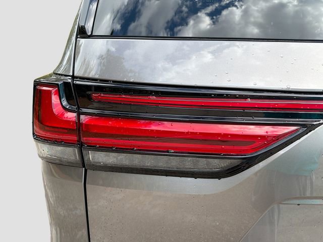 Used 2022 Lexus LX 600 4WD w/ Accessory Package (Z1) image 10