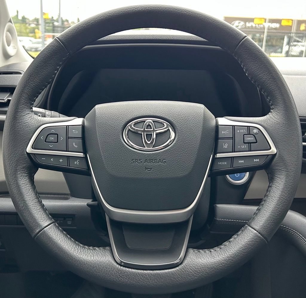 Certified 2022 Toyota Sienna XLE w/ XLE Plus Package FWD image 23