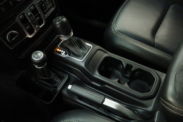 Used 2019 Jeep Wrangler Unlimited Sahara AWD/4WD image 18